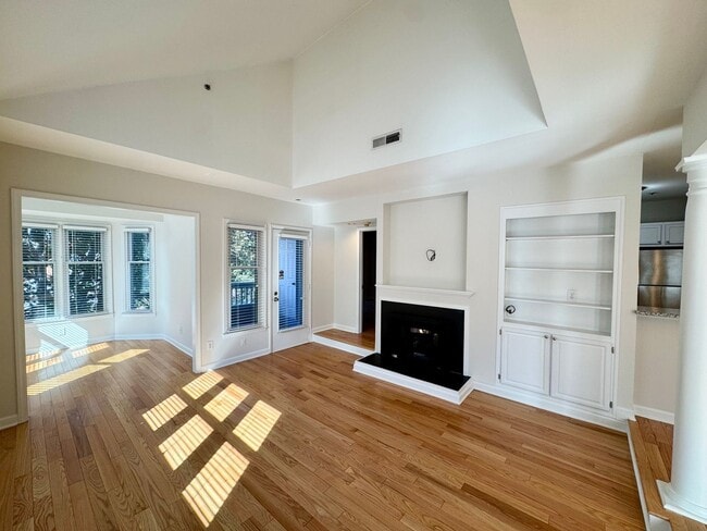 Building Photo - Top-Floor End Unit Condo at New Bern Place