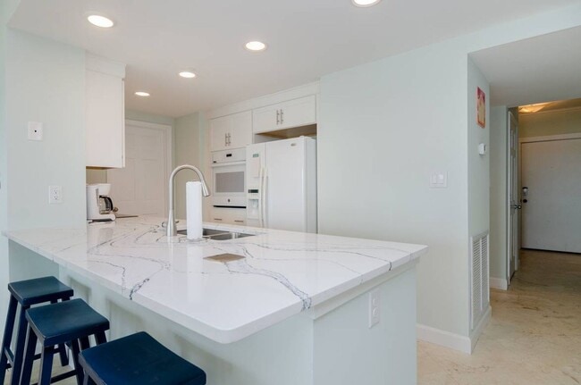 Building Photo - 2400 N Lumina Ave