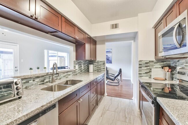 Building Photo - 1811 Stoney Brook Dr