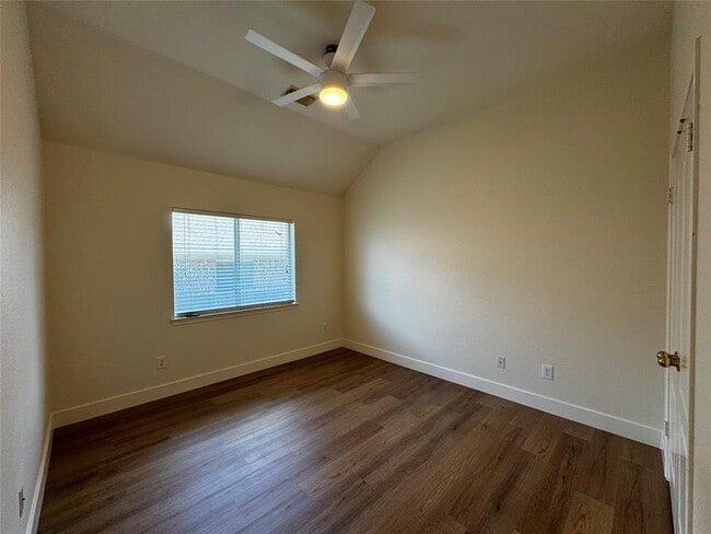 Building Photo - 1429 Scheider Dr