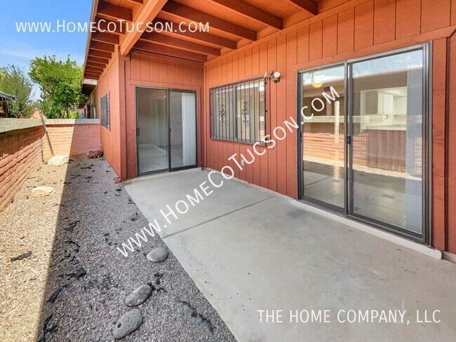Building Photo - 253 E Ponderosa St