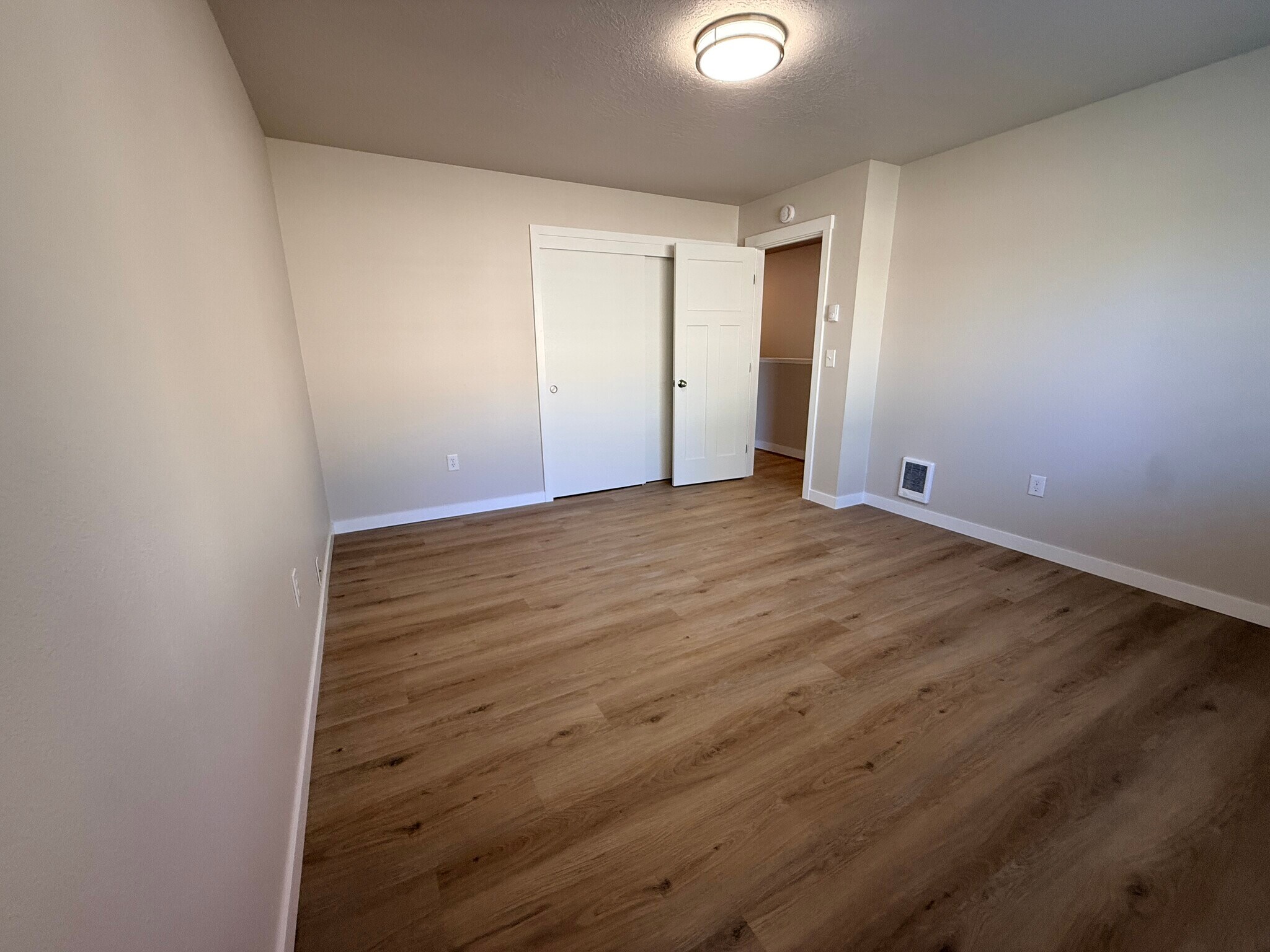 Building Photo - 5225 Springcrest Dr S