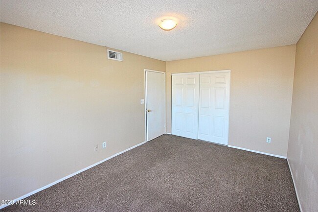 Building Photo - 410 E 9th Ave