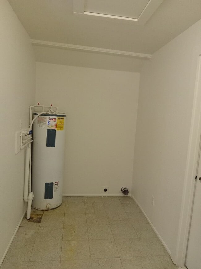 Building Photo - 2 Bedroom, 1 Bathroom Home