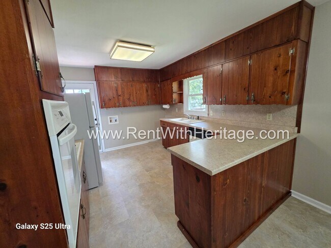 Building Photo - WOW!!! GORGEOUS RANCH WITH MANY UPGRADES / GREAT LOCATION/ PRIVATE YARD