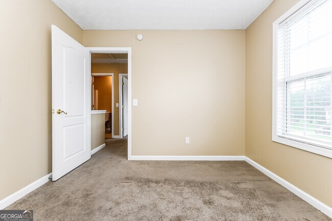 Building Photo - 145 Tara Way