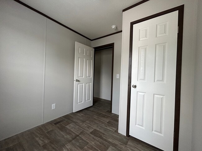 Building Photo - 733 Ascot Cir