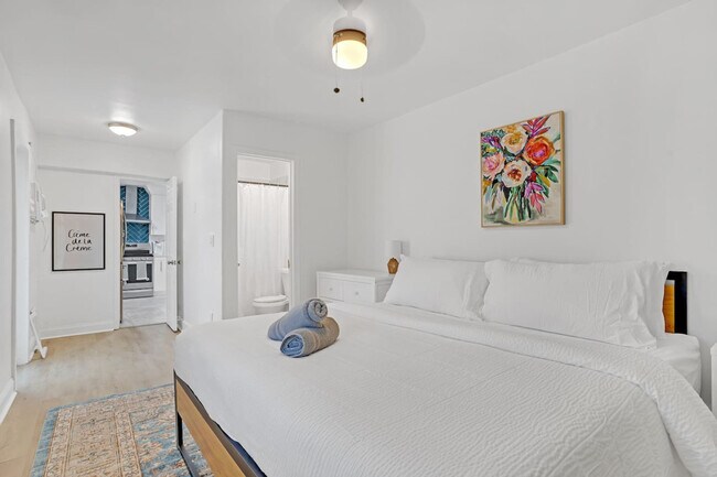 Building Photo - 571 Lee Dr