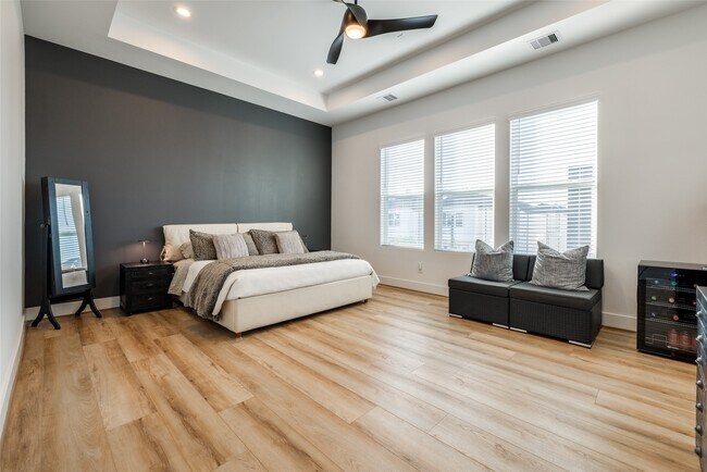 Building Photo - 412 N Nagle St