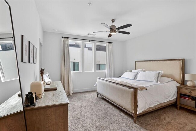 Building Photo - 1214 Chelsea Cir NW