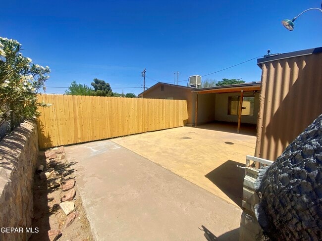 Building Photo - 7623 Corozal Dr