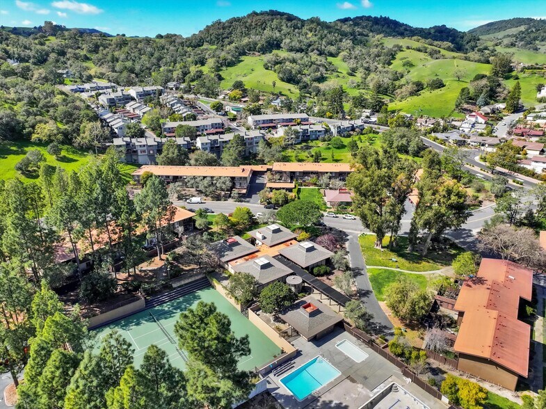 Aerial View - 38 Surrey Ln