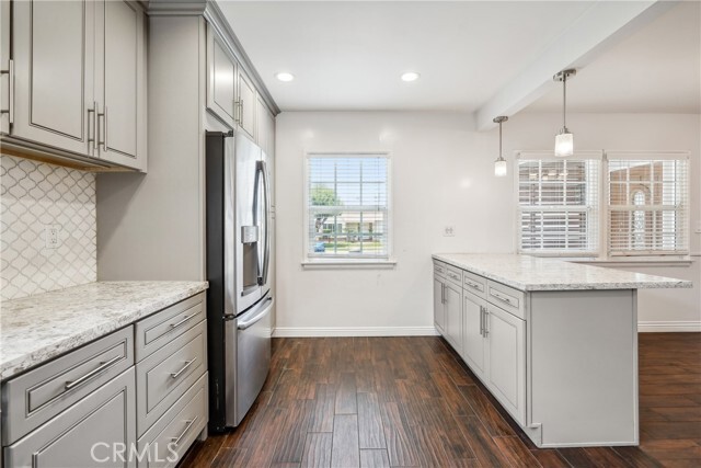 Building Photo - 3816 S Victoria Ave