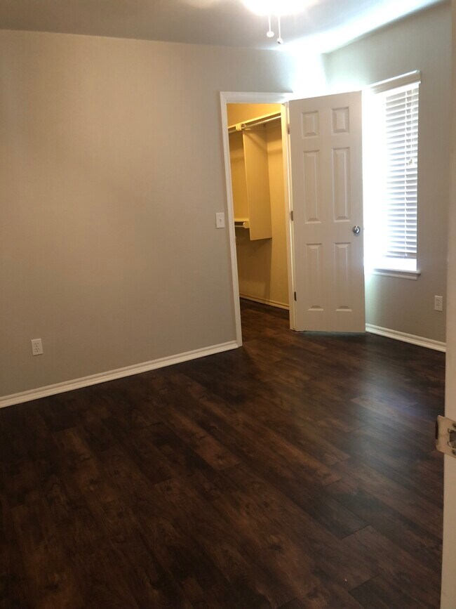 Building Photo - 509 Cherokee Gate Dr