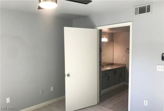 Building Photo - 555 E Silverado Ranch Blvd