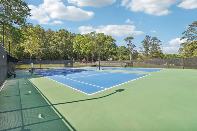 Tennis courts - 174 Amherst Pl NW