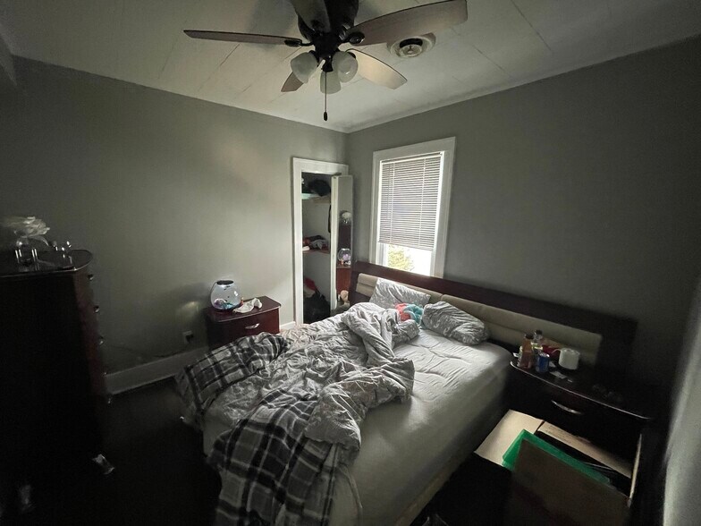 Building Photo - 1524 E Algonquin Rd