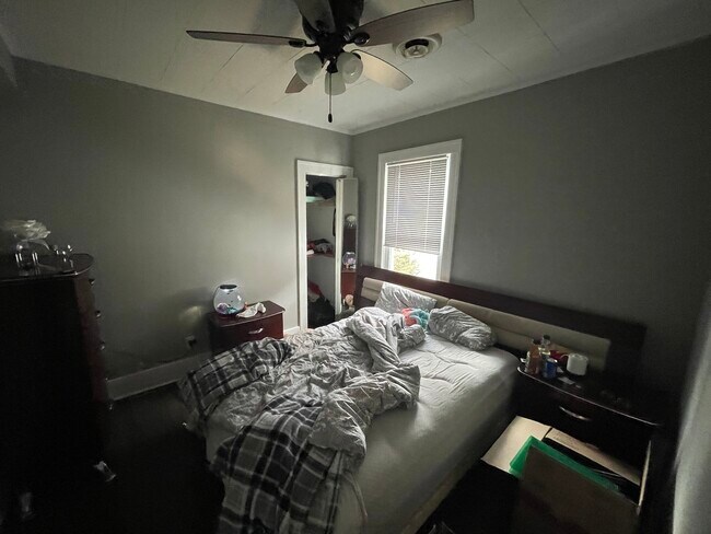 Building Photo - 1524 E Algonquin Rd