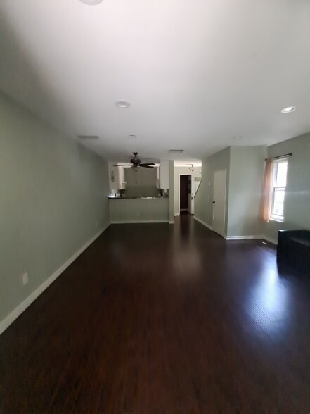 Building Photo - 7131 Farralone Ave