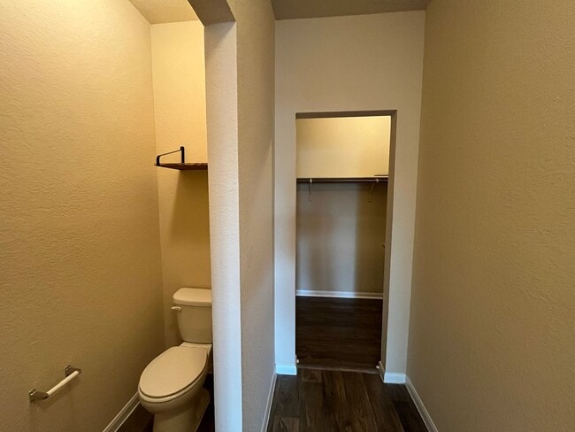 Building Photo - Perfect 3/2.5 - Tall Ceilings and in Immac...