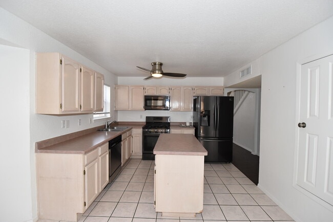 Building Photo - 10893 Alfredo Vasquez Pl