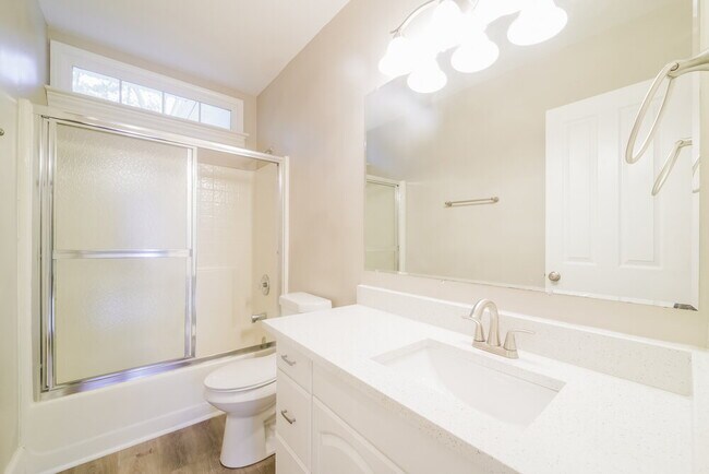 Building Photo - 3073 Essex Dr
