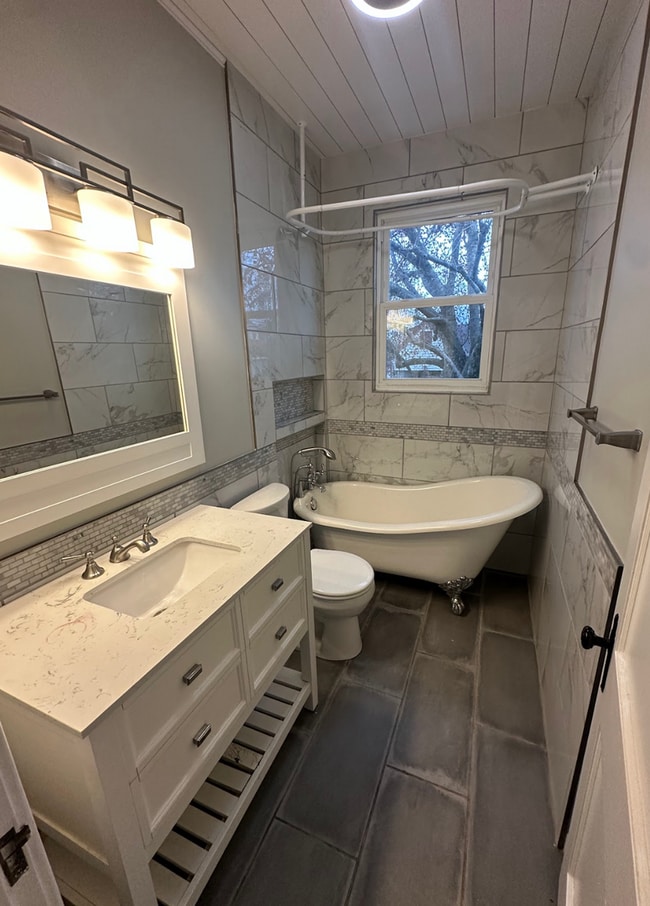 Building Photo - Stunning Historic Home - Sheffield, AL