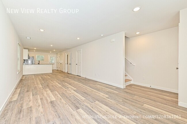 Building Photo - 512 12th Ave NE