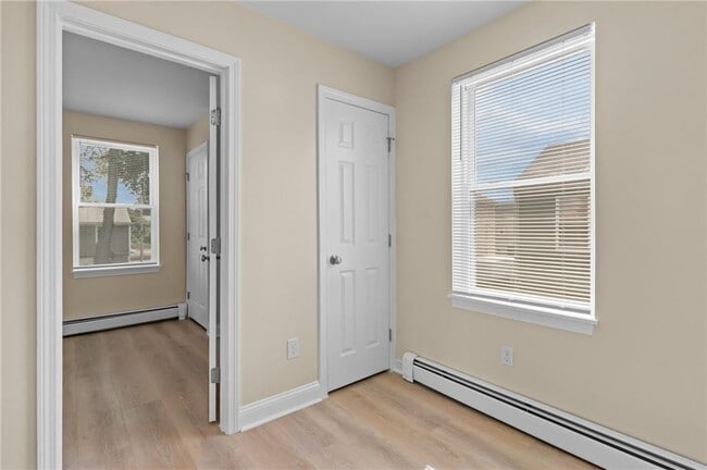 Building Photo - 176 Pavilion Ave