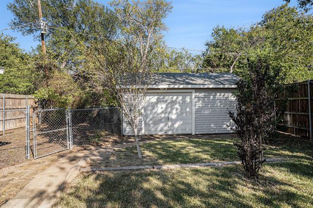 Building Photo - 2117 Sanborn St