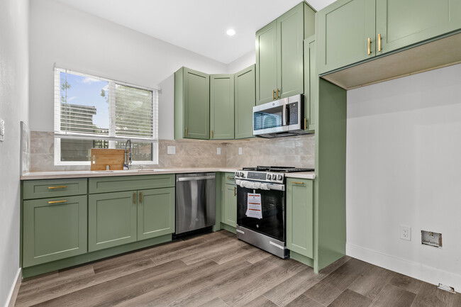 Building Photo - 6519 Coldwater Canyon Ave