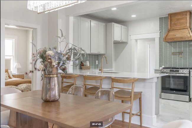 Building Photo - 4 Bed 3 Bath Home in Uptown OKC