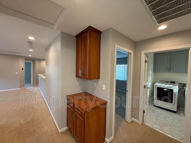 Building Photo - 16615 English Country Trail