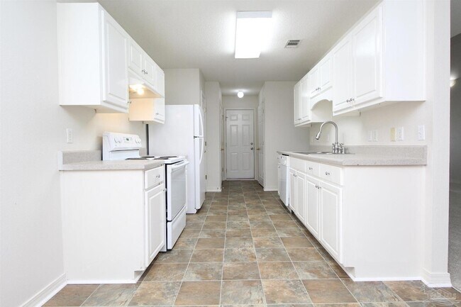 Building Photo - 6209 Cottage Woods Dr