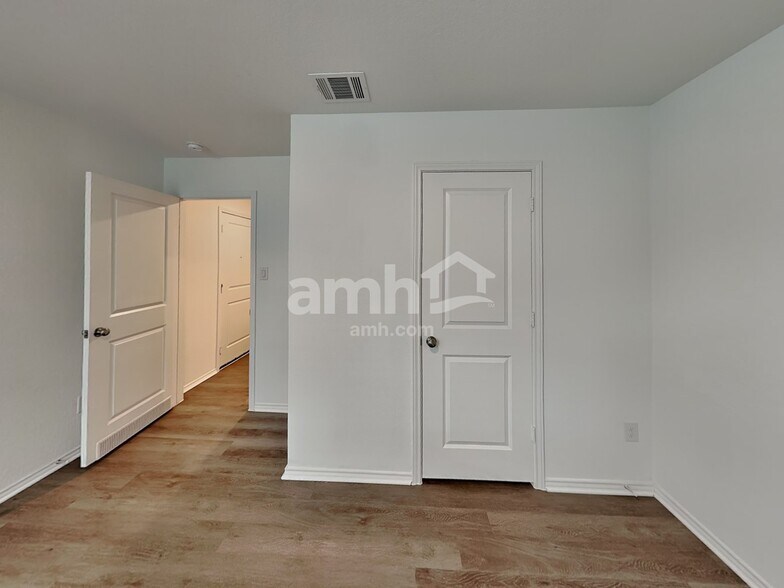 Building Photo - 5439 Elm Valley Dr