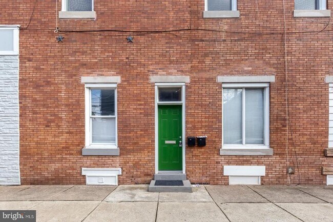 Building Photo - 1440 W Porter St