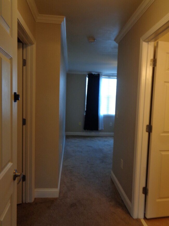 Building Photo - Great Location / Close to Hwy 85 & I-10