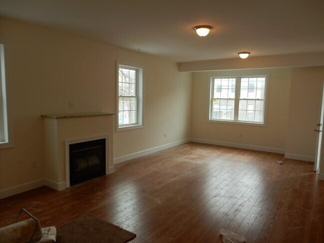 Building Photo - 110 39th St