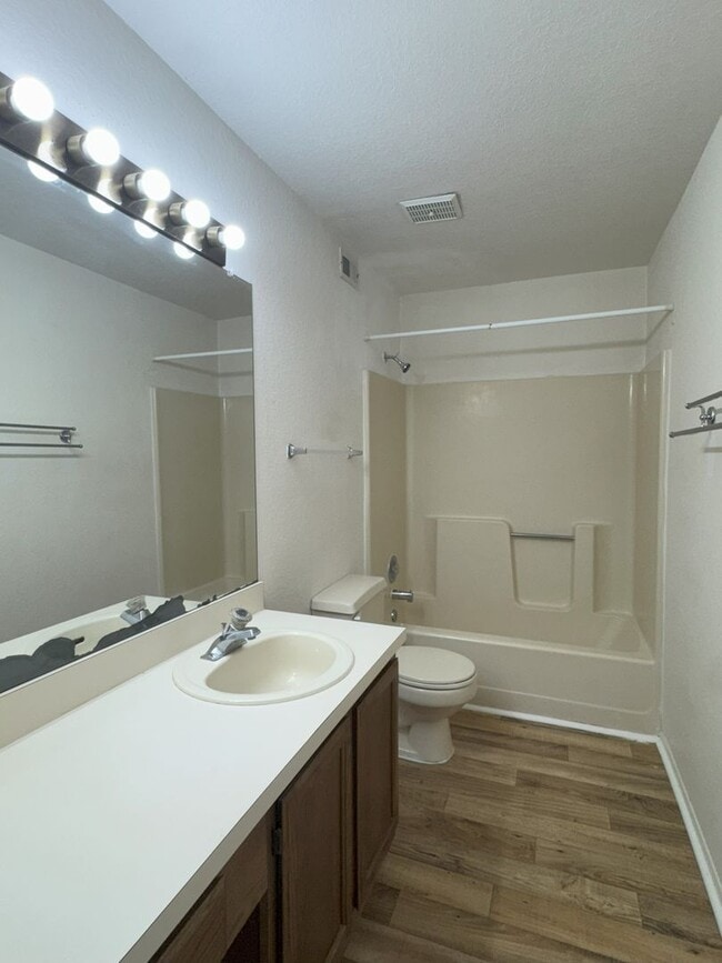 Building Photo - Manors of Bryn Mawr 2 Bed 2 Bath Condo AVA...