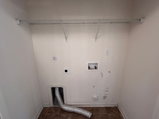 Building Photo - Coming Soon! 3/2.5 High Point Townhome, just north of town near N Main St & I-74