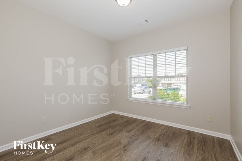 Building Photo - 566 Massey Ct