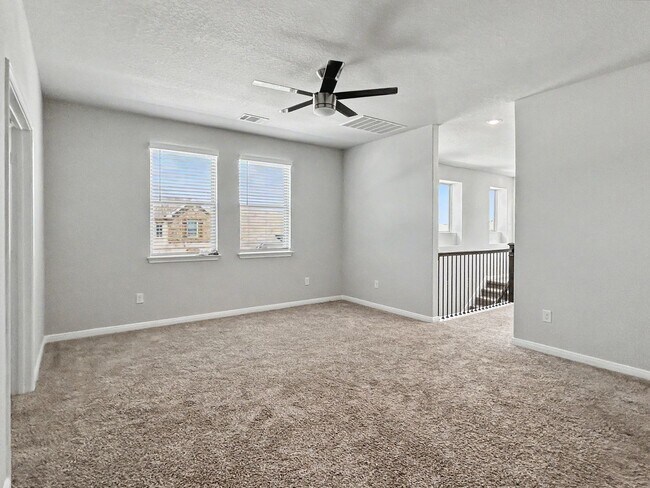 Building Photo - Modern New Braunfels Home with Flexible Upstairs Living Spaces
