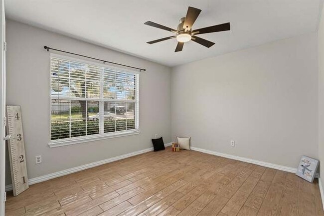 Building Photo - 3011 Castillo Dr