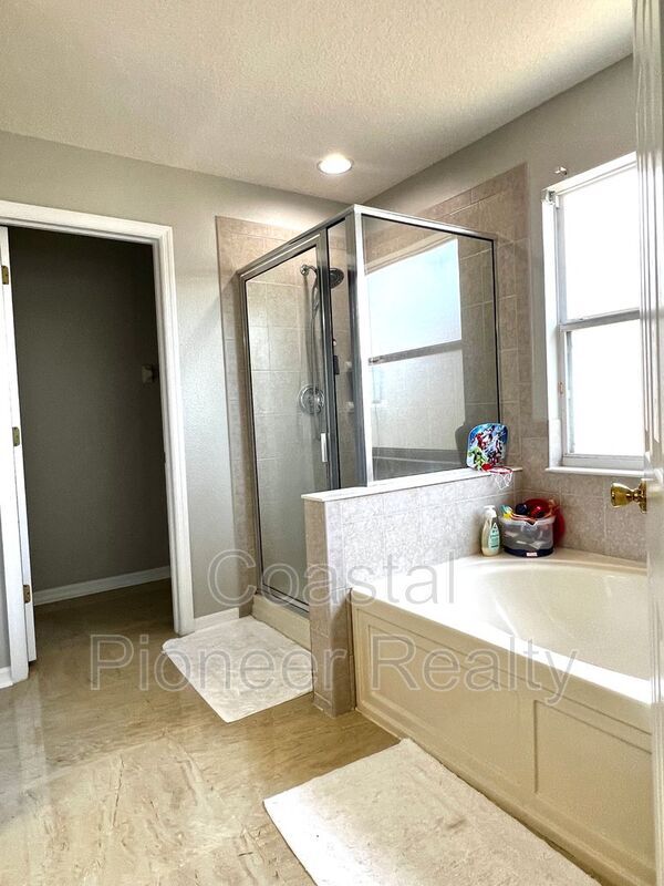 Building Photo - 8848 Cameron Crest Dr