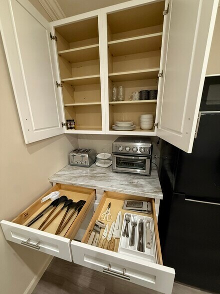 Building Photo - 15916 Binney St