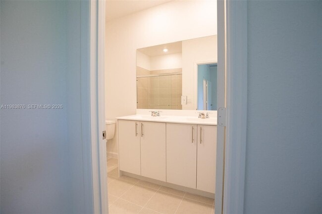 Building Photo - 204 SE 10th St