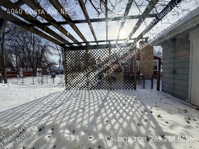 Building Photo - 4040 Costa Ave NE