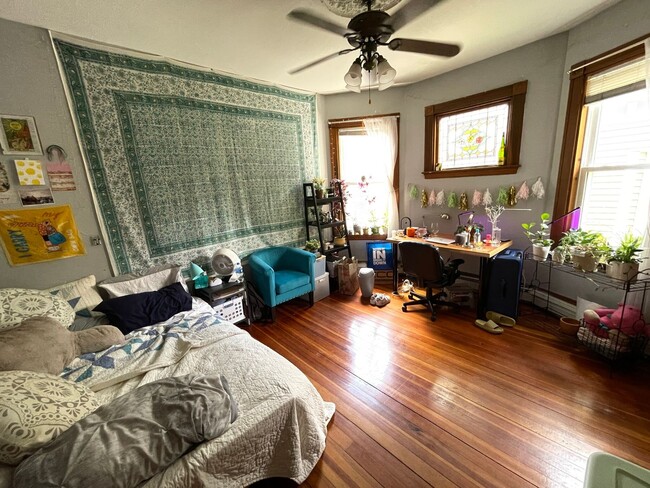 Building Photo - No Brokers fee. Desirable Mission Hill Loc...