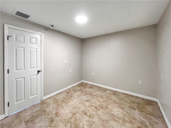 Building Photo - 15206 Stringfellow Rd