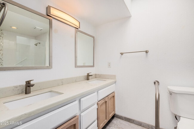 Building Photo - 625 E Northview Ave